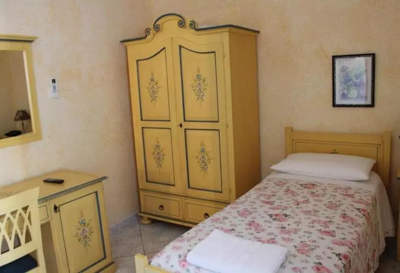 Standard Yhden Hengen Huone, La Villa