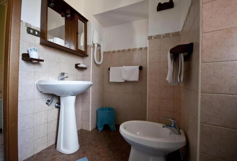 חדר סטנדרט לשלושה, La Villa