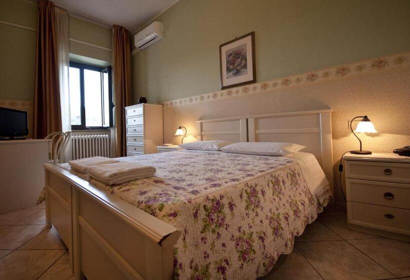 חדר סטנדרט לשלושה, La Villa