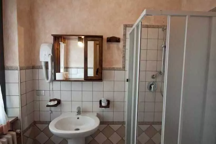 Standard Yhden Hengen Huone, La Villa
