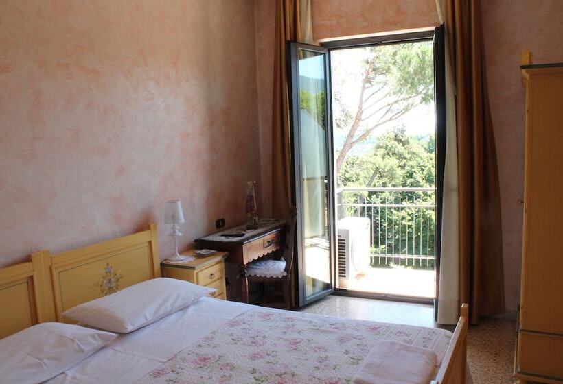 חדר סטנדרט לשלושה, La Villa