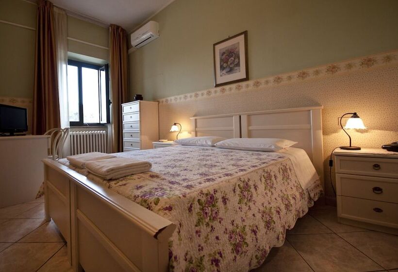 חדר סטנדרט לשלושה, La Villa