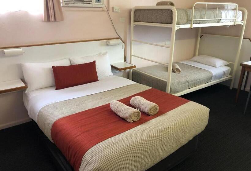 חדר משפחתי, Bradman Motor Inn