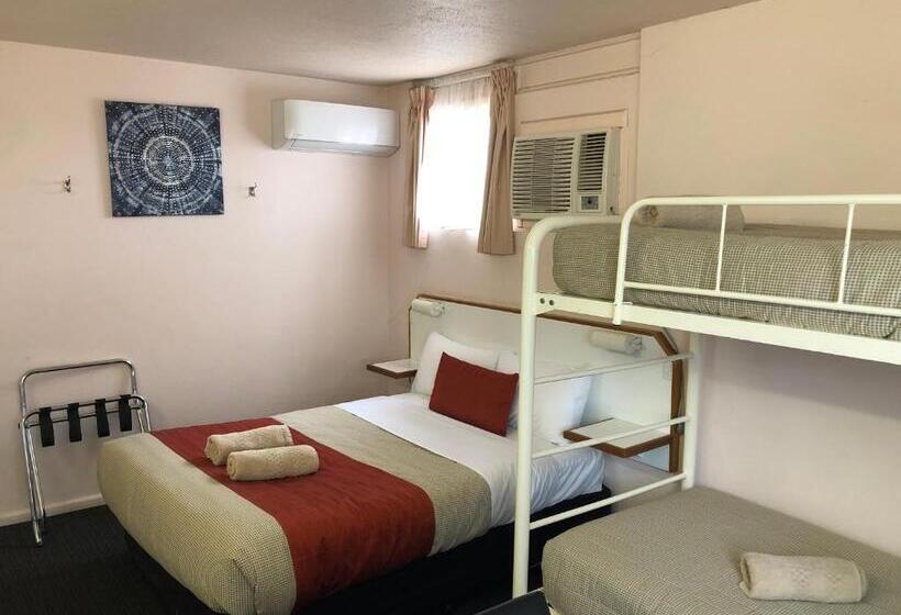 חדר משפחתי, Bradman Motor Inn