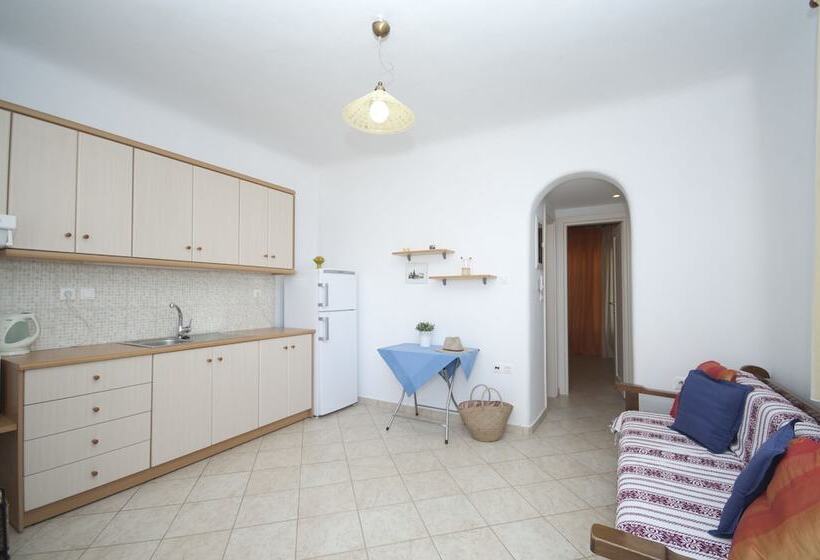 דירת חדר, Asimina