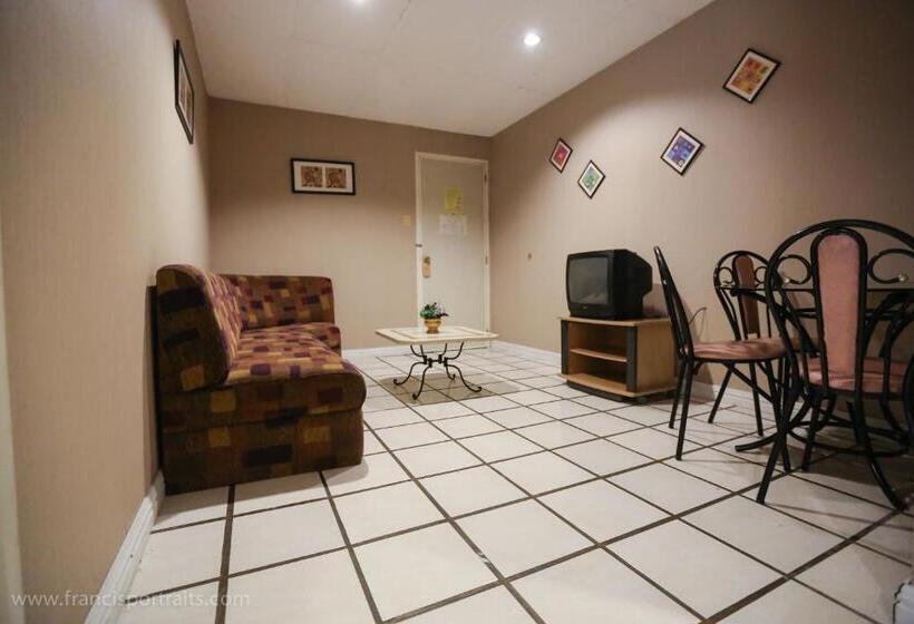 סוויטה משפחתית, Value Star Inn