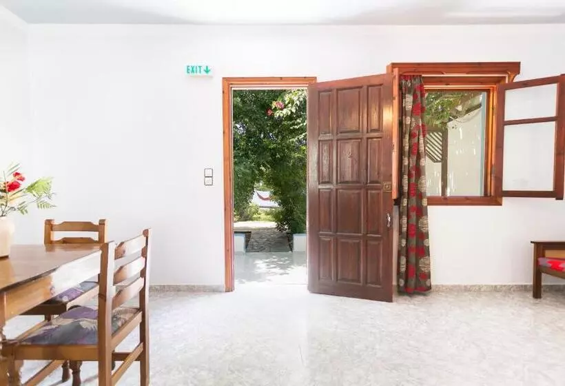 بانگلوی استاندارد, Saint Nicolas Bungalows