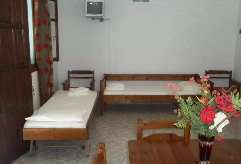 بانگلوی استاندارد, Saint Nicolas Bungalows