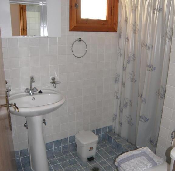 استودیوی استاندارد, Saint Nicolas Bungalows