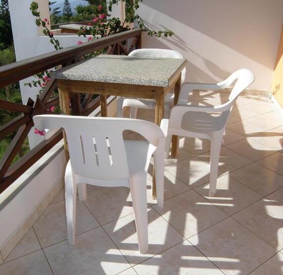 استودیوی استاندارد, Saint Nicolas Bungalows