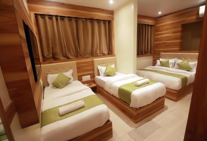 Quarto Familiar, Al Madina Palace