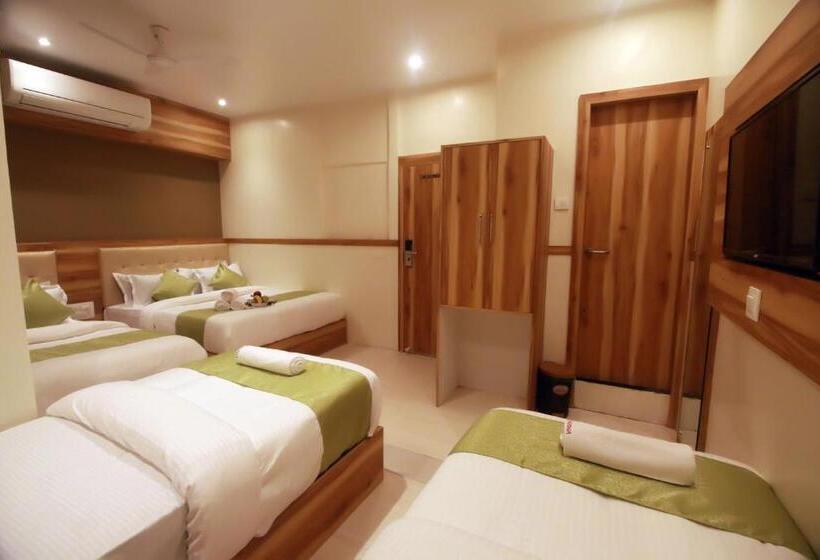 Quarto Familiar, Al Madina Palace