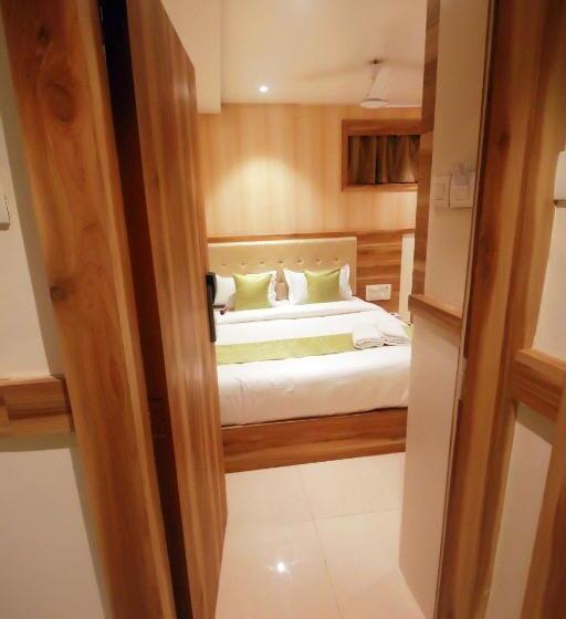 Quarto superior, Al Madina Palace