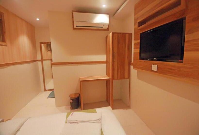 Quarto superior, Al Madina Palace