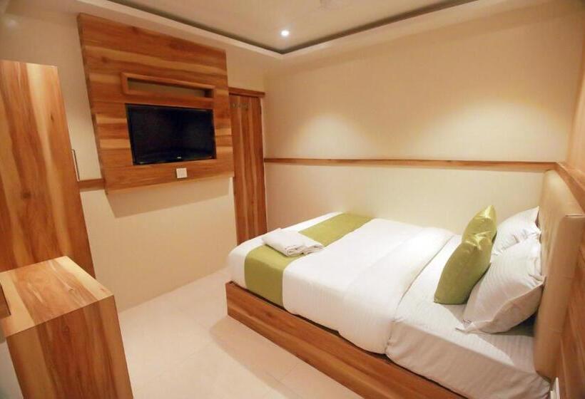 Quarto superior, Al Madina Palace