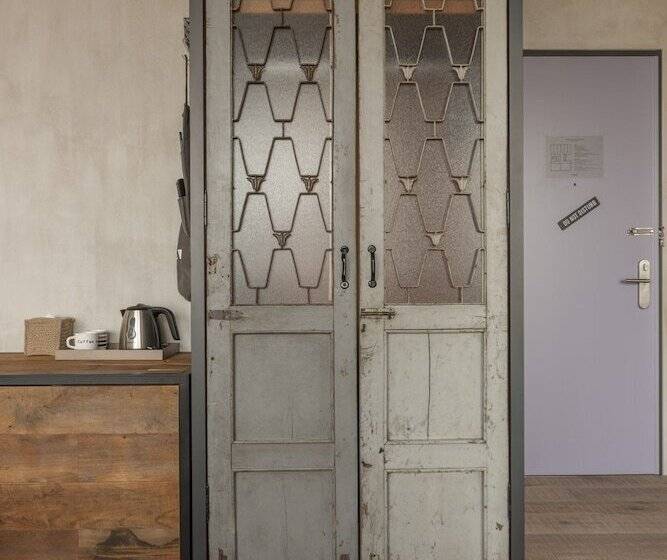 Escritório Estándar, Cappuccino