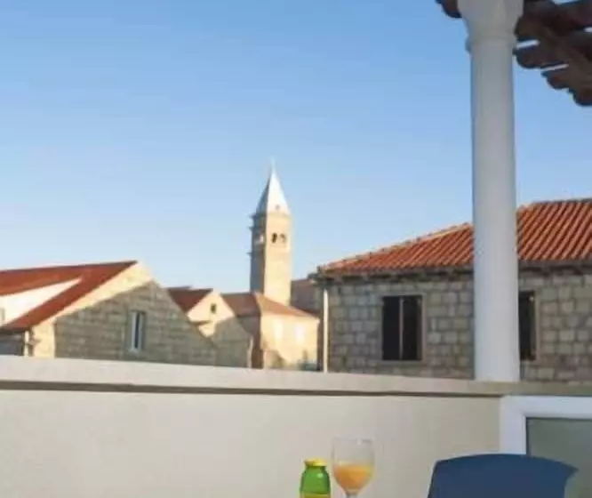 اتاق سوپریور با بالکن, Konavle