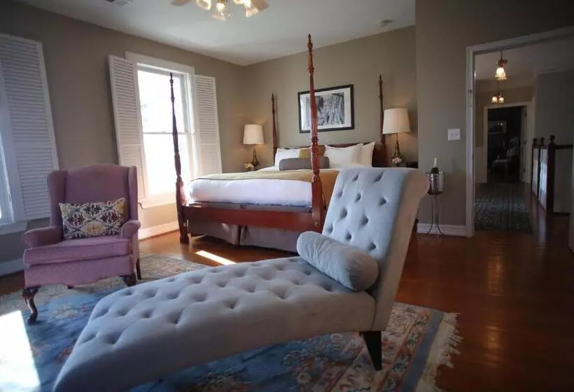 キングサイズベッドのデラックスルーム, Stone Mountain Manor