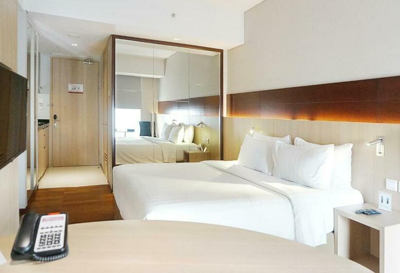 Estudio Estàndard, Ra Premiere Simatupang