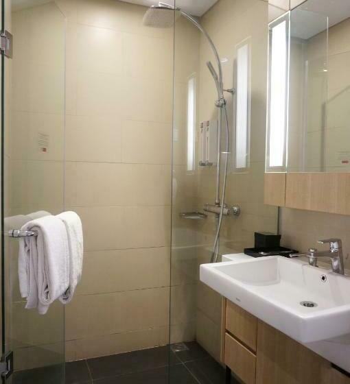 Standard Studio, Ra Premiere Simatupang