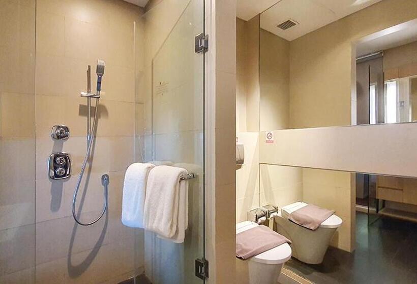 Exekutiv Studio, Ra Premiere Simatupang