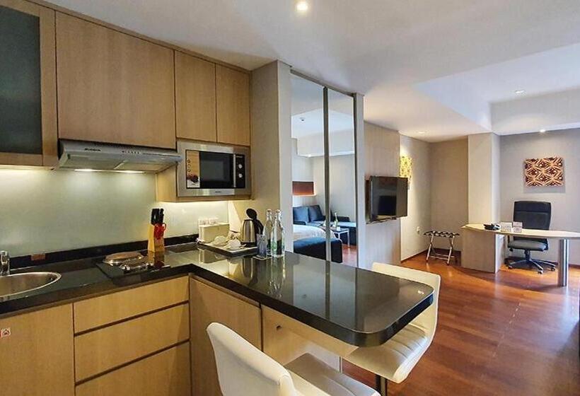 Estudi Executiu, Ra Premiere Simatupang