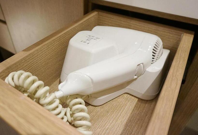 Estudi Executiu, Ra Premiere Simatupang