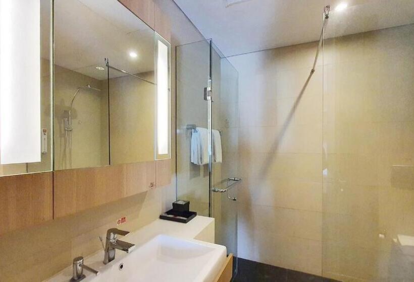 Executive Svit, Ra Premiere Simatupang