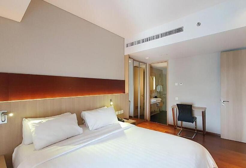 Suite Executiva, Ra Premiere Simatupang