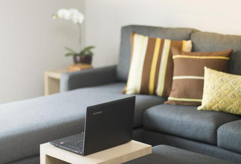 Suite Executiva, Ra Premiere Simatupang