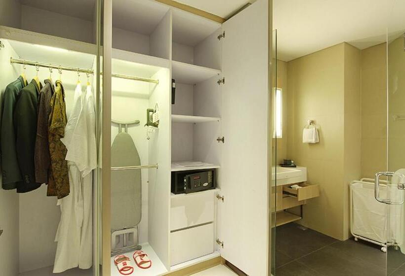 Suite, Ra Premiere Simatupang