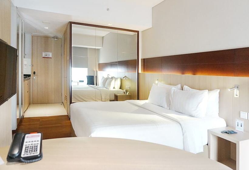 Estudio Estàndard, Ra Premiere Simatupang