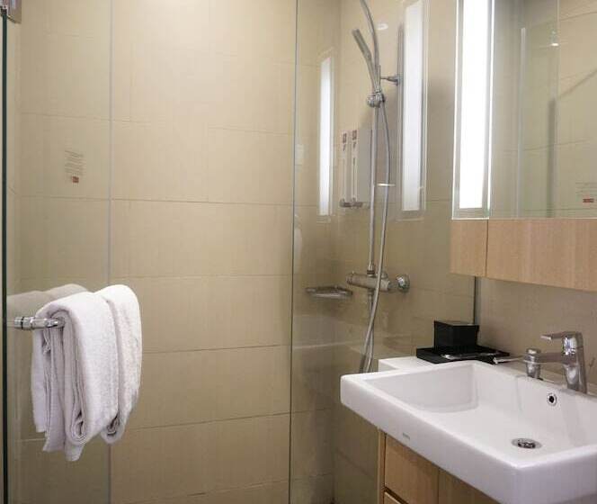 Habitació Deluxe, Ra Premiere Simatupang