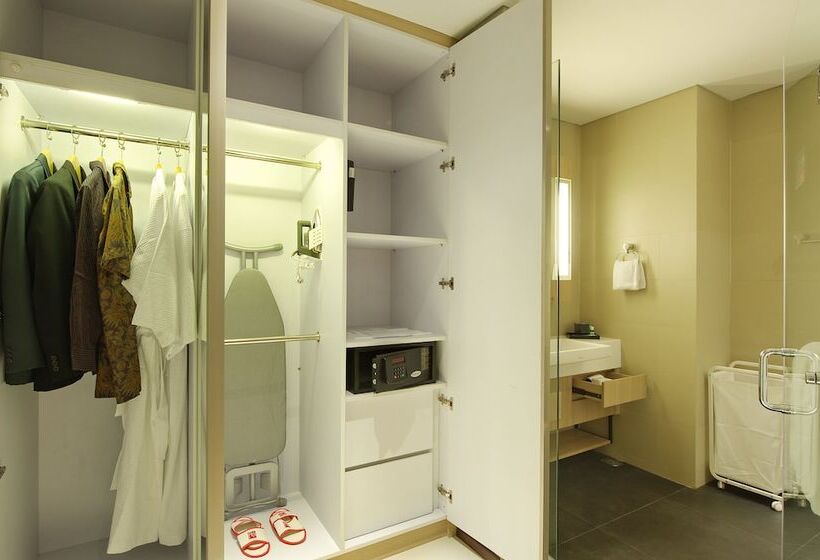 Suite Premium, Ra Premiere Simatupang