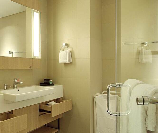 Suite, Ra Premiere Simatupang