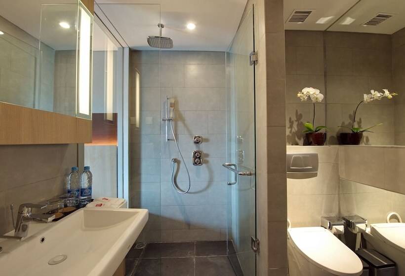 Suite, Ra Premiere Simatupang