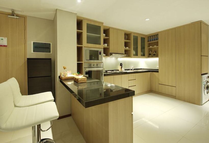 Suite, Ra Premiere Simatupang