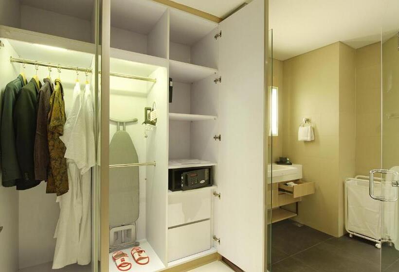 Suite, Ra Premiere Simatupang