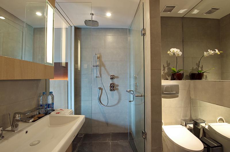 Estudi Executiu, Ra Premiere Simatupang