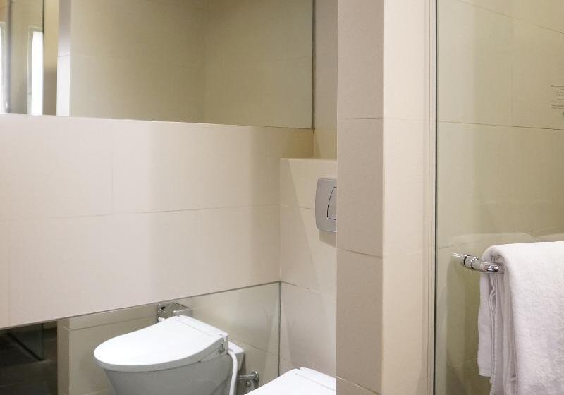 Estudio Estàndard, Ra Premiere Simatupang