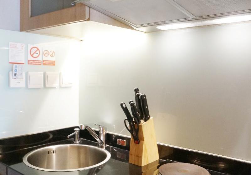 Estudio Estàndard, Ra Premiere Simatupang