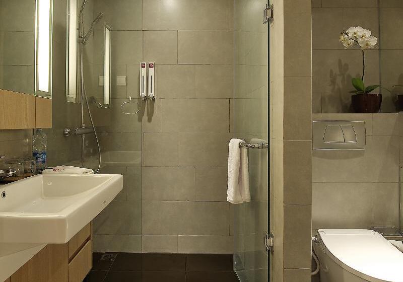 Estudi Deluxe, Ra Premiere Simatupang