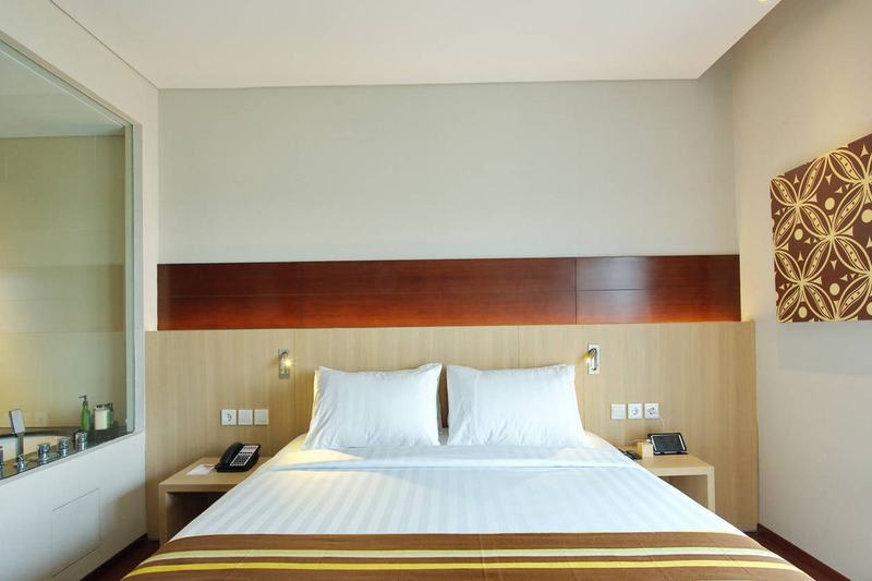 Estudi Deluxe, Ra Premiere Simatupang