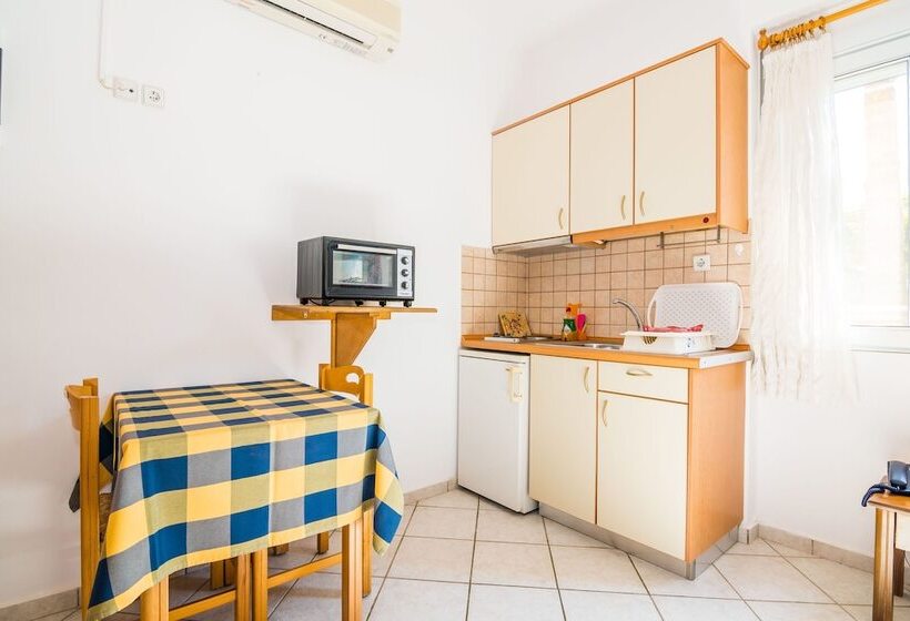 إستوديو قياسى, Thalassa Apartments