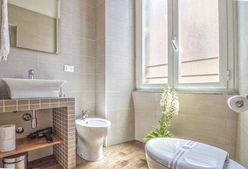 חדר דלוקס לשלושה, Little Queen Relais