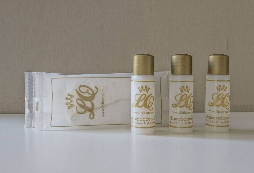 חדר דלוקס לשלושה, Little Queen Relais