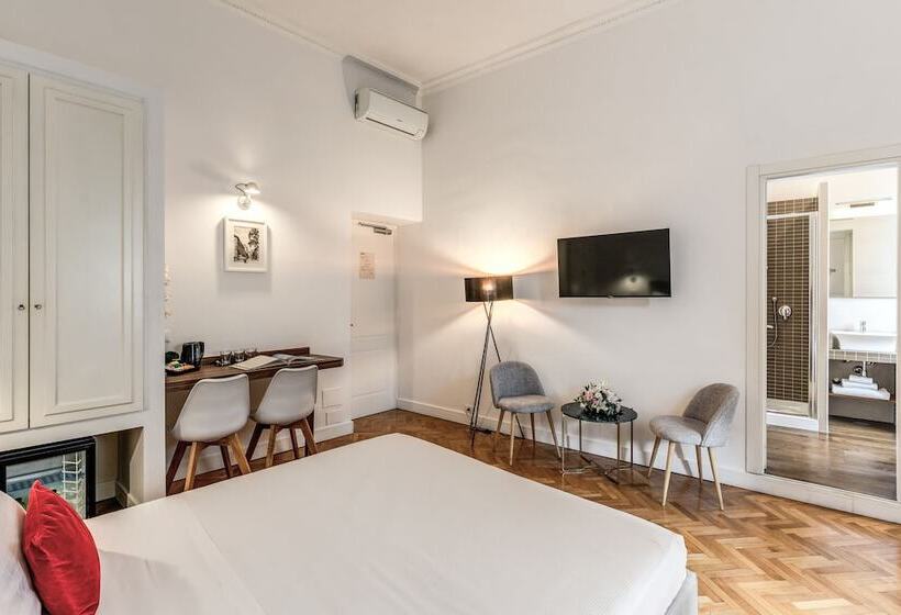 חדר דלוקס לשלושה, Little Queen Relais