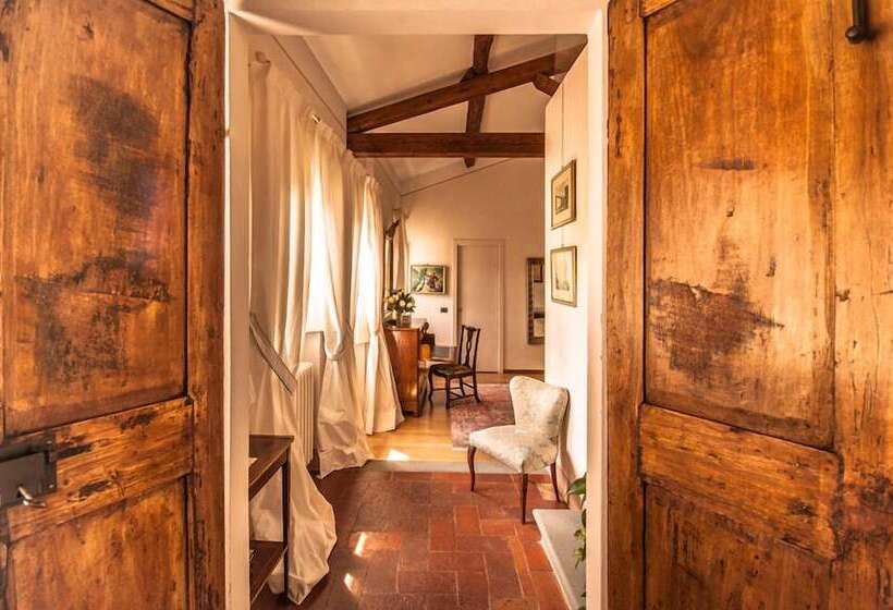 اتاق لوکس, Podere La Rondine