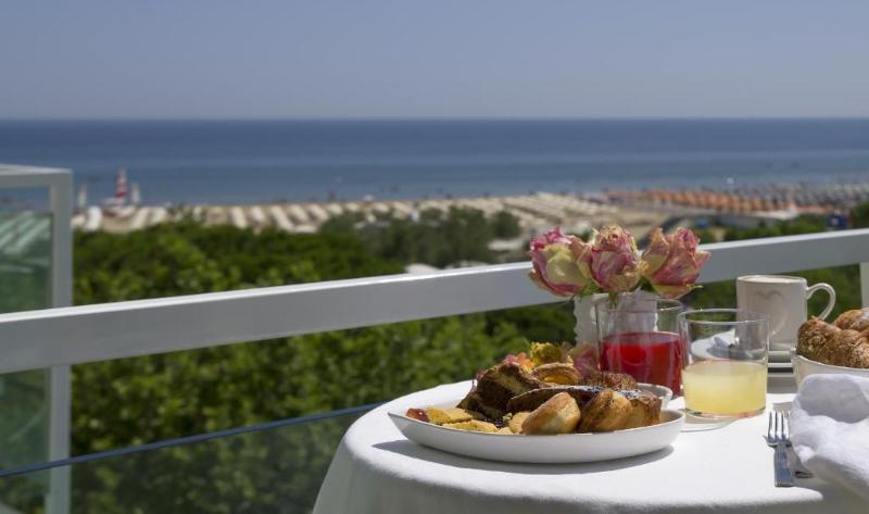 سوییت جونیور, Marina Palawan Resort