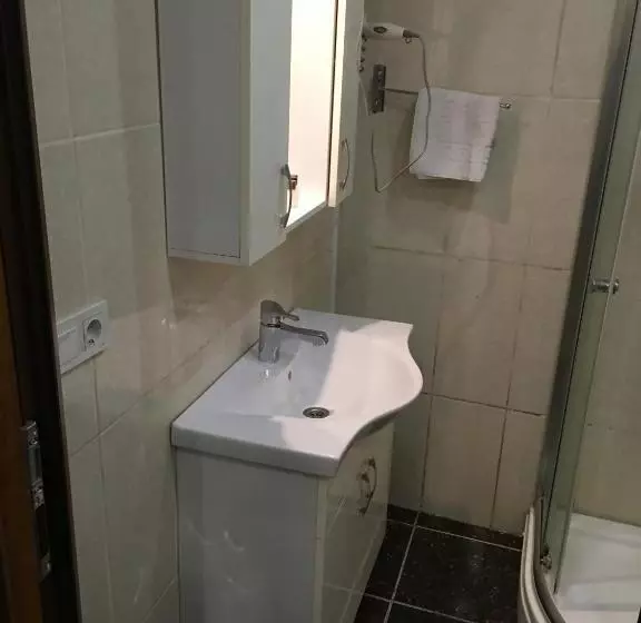 اتاق سوپریور یک تخته, Birinci Apart